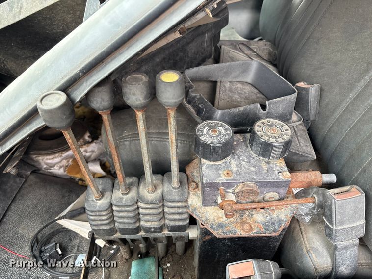 image for item FH7121 1999 GMC C7 dump truck
