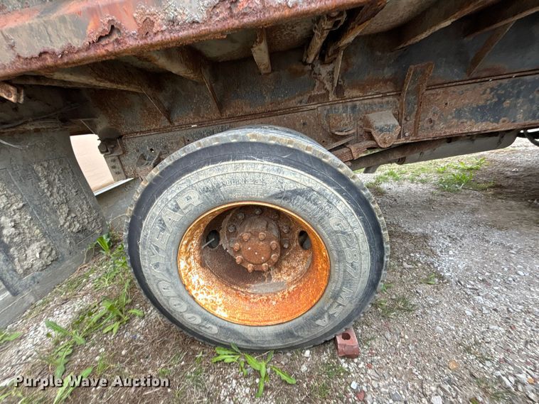 image for item FH7121 1999 GMC C7 dump truck
