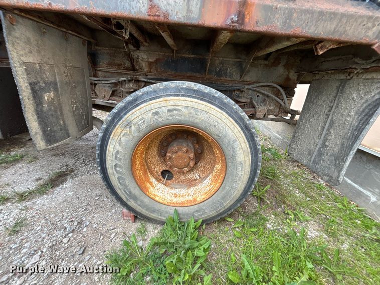 image for item FH7121 1999 GMC C7 dump truck