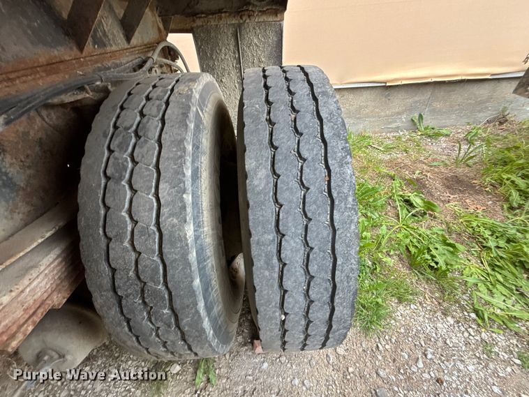 image for item FH7121 1999 GMC C7 dump truck