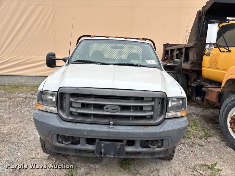 image for item FH7123 2003 Ford F450 flatbed truck