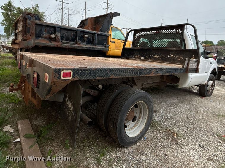 image for item FH7123 2003 Ford F450 flatbed truck