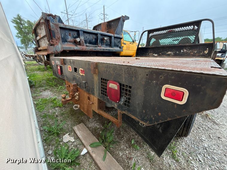 image for item FH7123 2003 Ford F450 flatbed truck