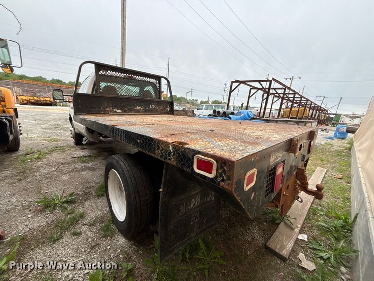 image for item FH7123 2003 Ford F450 flatbed truck