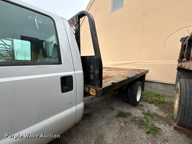 image for item FH7123 2003 Ford F450 flatbed truck