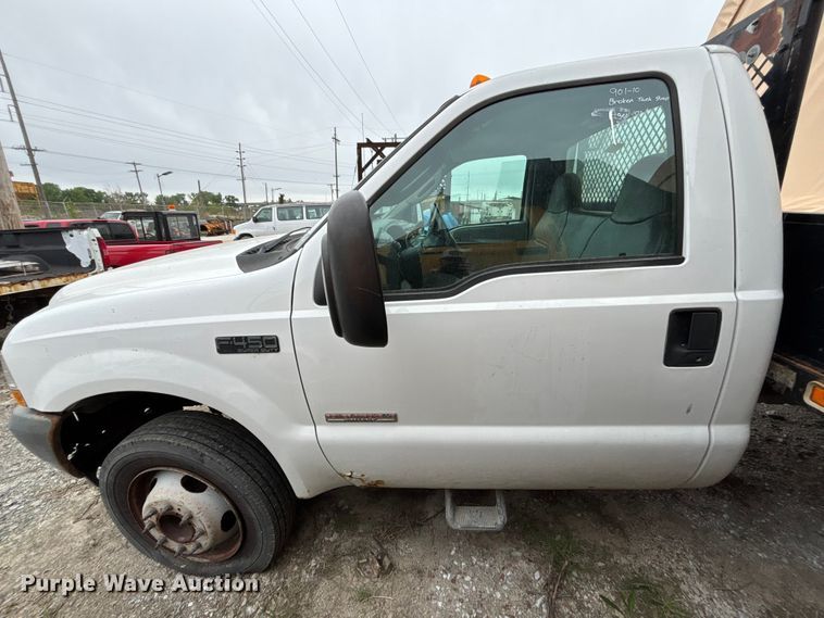 image for item FH7123 2003 Ford F450 flatbed truck