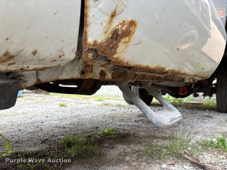 image for item FH7123 2003 Ford F450 flatbed truck