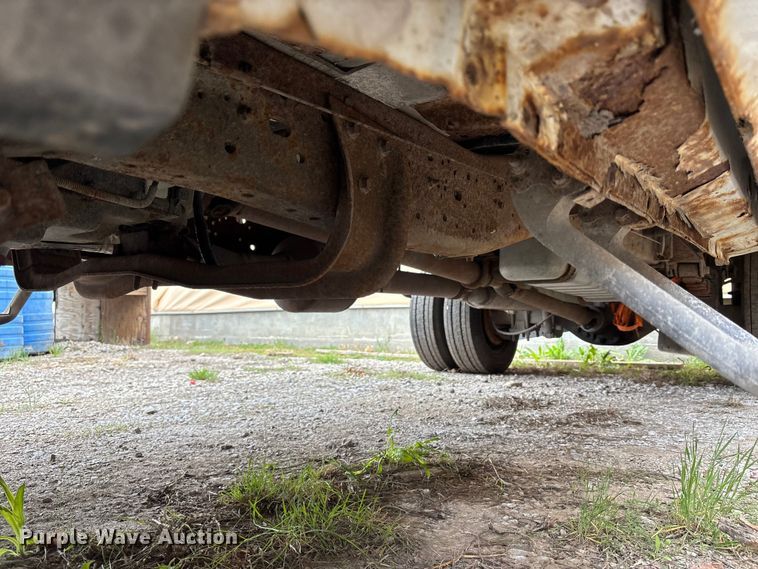 image for item FH7123 2003 Ford F450 flatbed truck