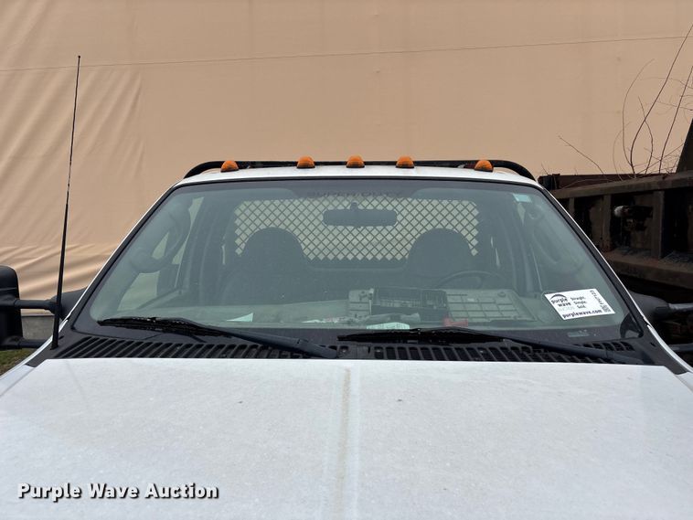 image for item FH7123 2003 Ford F450 flatbed truck