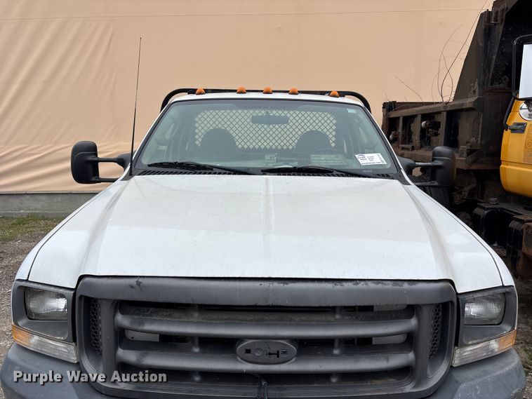 image for item FH7123 2003 Ford F450 flatbed truck
