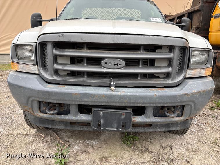 image for item FH7123 2003 Ford F450 flatbed truck