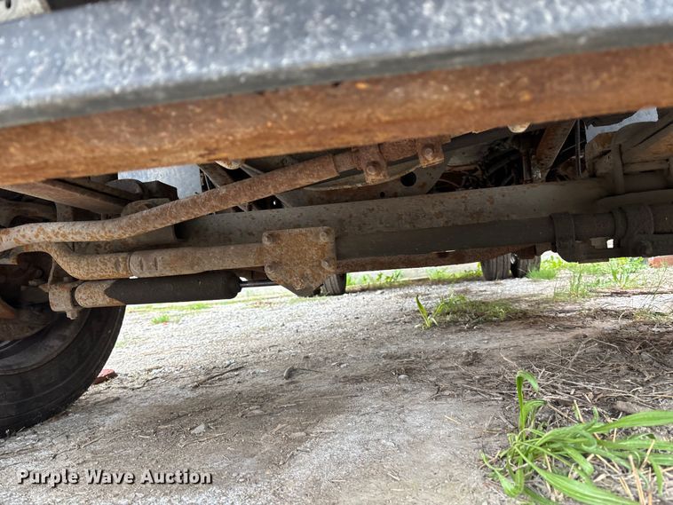 image for item FH7123 2003 Ford F450 flatbed truck