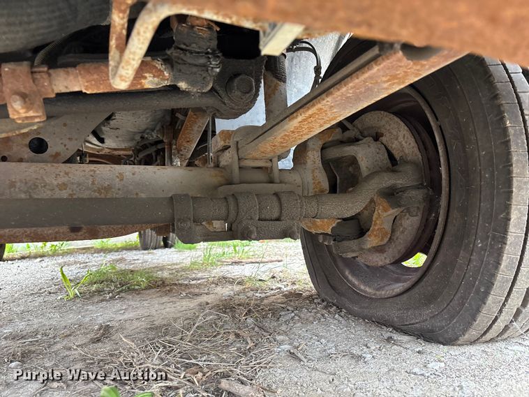 image for item FH7123 2003 Ford F450 flatbed truck