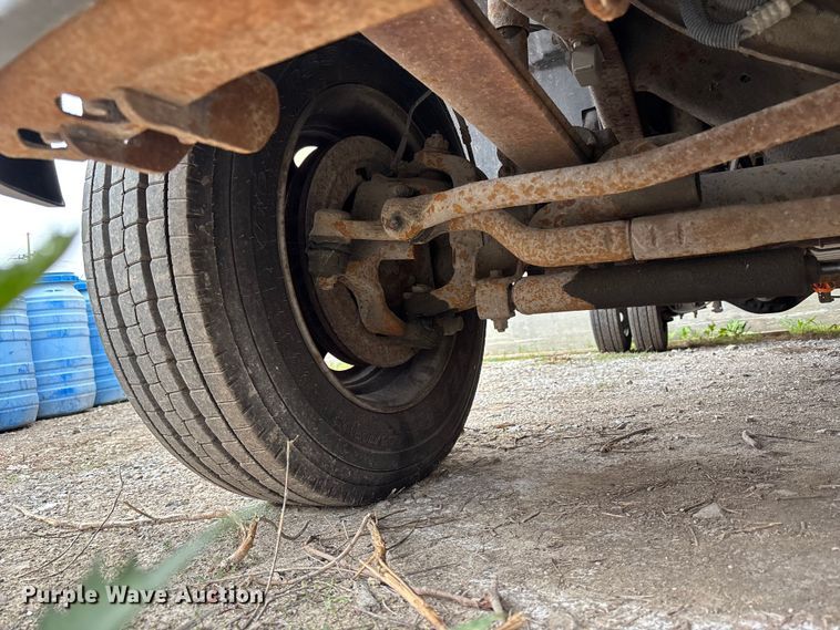 image for item FH7123 2003 Ford F450 flatbed truck