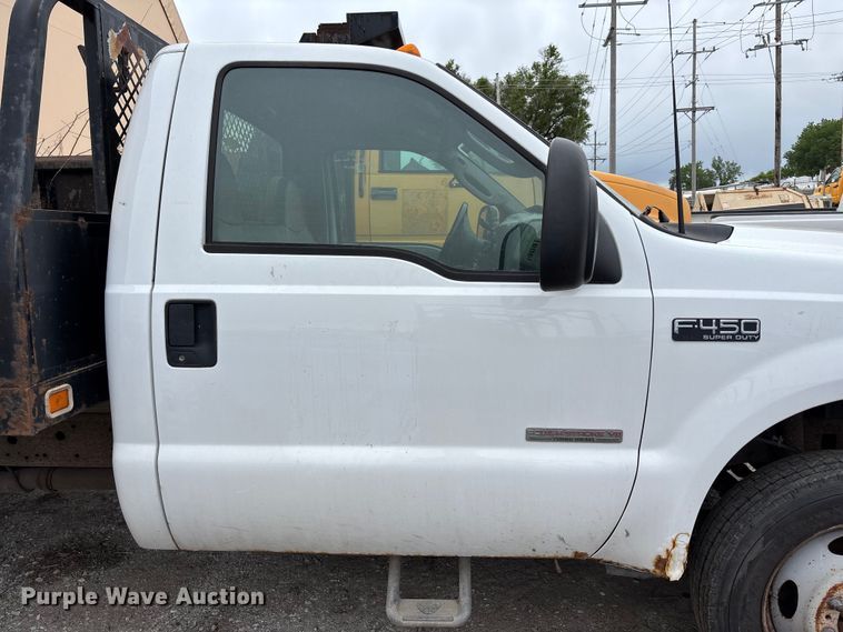 image for item FH7123 2003 Ford F450 flatbed truck