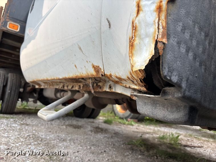 image for item FH7123 2003 Ford F450 flatbed truck