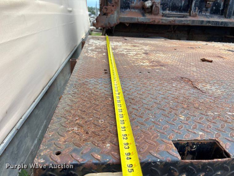 image for item FH7123 2003 Ford F450 flatbed truck