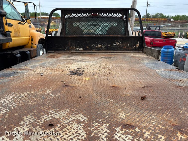 image for item FH7123 2003 Ford F450 flatbed truck