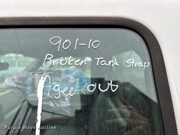 image for item FH7123 2003 Ford F450 flatbed truck