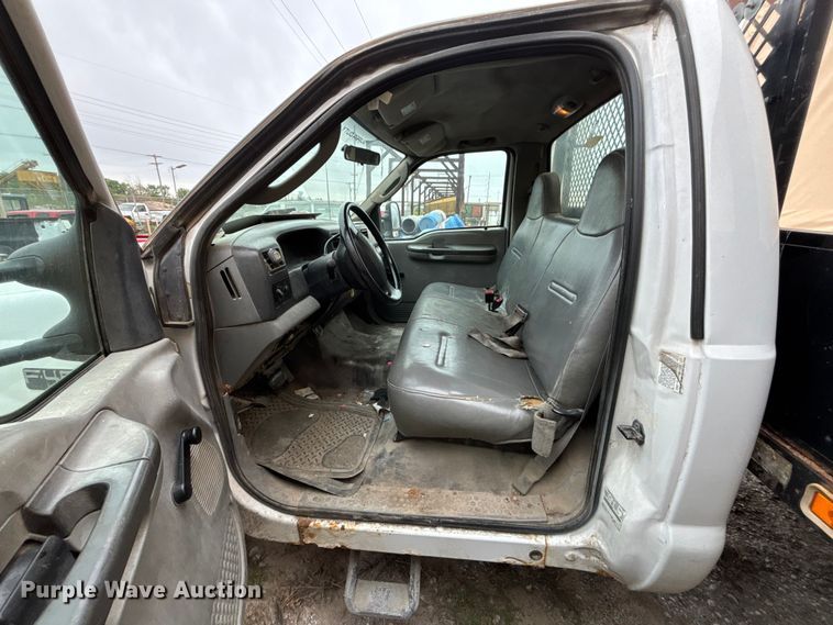 image for item FH7123 2003 Ford F450 flatbed truck