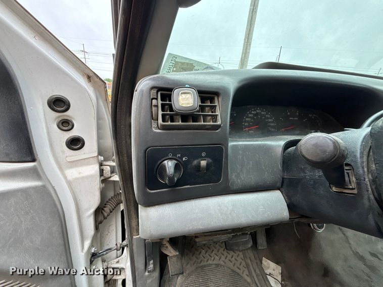 image for item FH7123 2003 Ford F450 flatbed truck