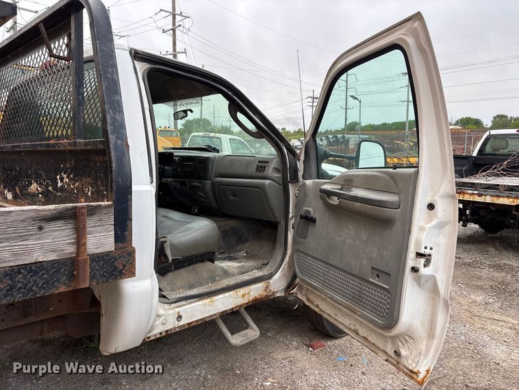 image for item FH7123 2003 Ford F450 flatbed truck