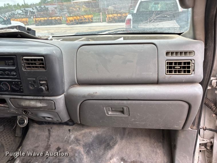 image for item FH7123 2003 Ford F450 flatbed truck