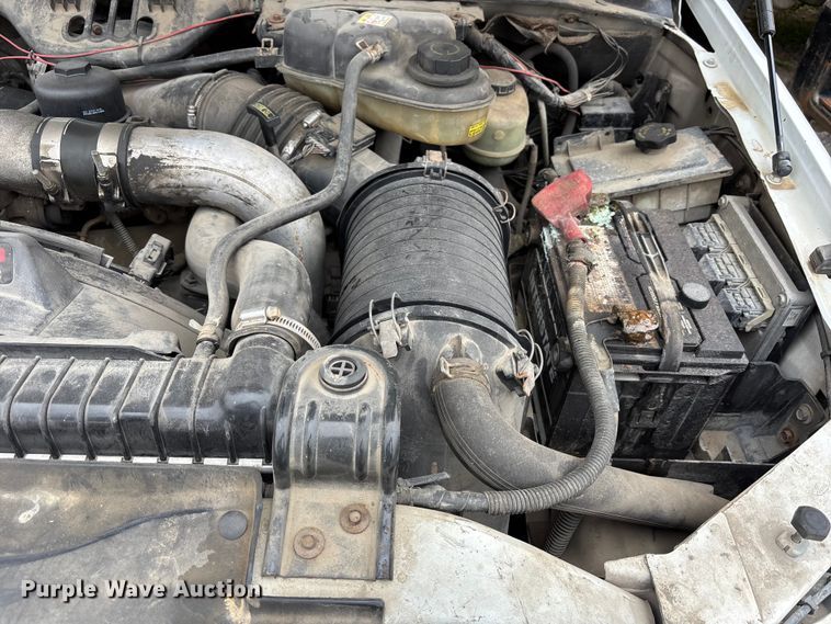 image for item FH7123 2003 Ford F450 flatbed truck