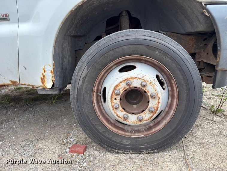 image for item FH7123 2003 Ford F450 flatbed truck