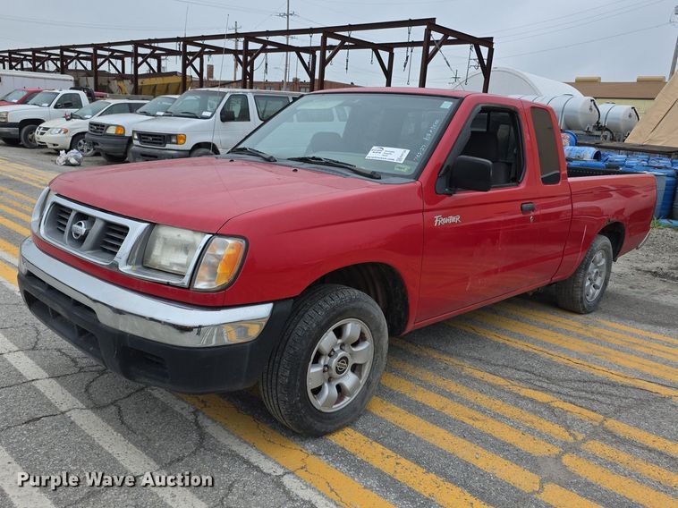 image for item FH7124 2000 Nissan Frontier Ext. Cab pickup truck