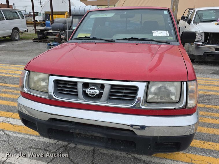 image for item FH7124 2000 Nissan Frontier Ext. Cab pickup truck