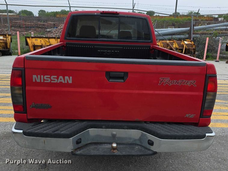 image for item FH7124 2000 Nissan Frontier Ext. Cab pickup truck