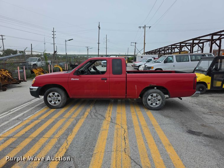 image for item FH7124 2000 Nissan Frontier Ext. Cab pickup truck