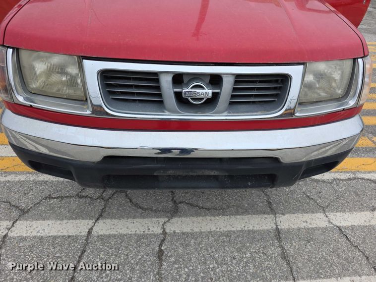 image for item FH7124 2000 Nissan Frontier Ext. Cab pickup truck