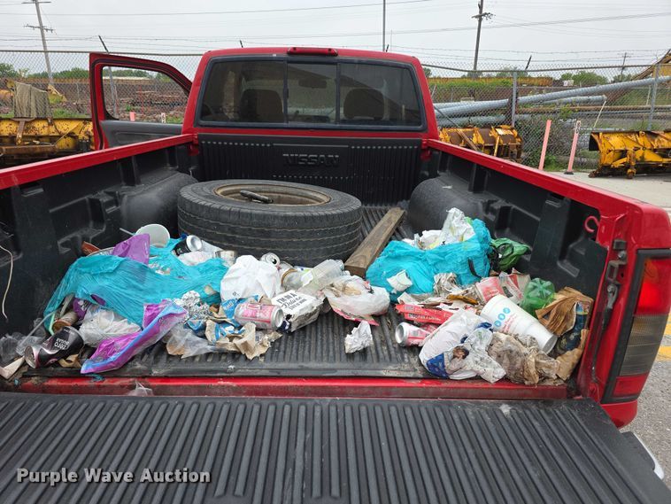 image for item FH7124 2000 Nissan Frontier Ext. Cab pickup truck