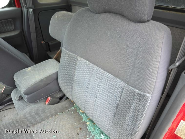 image for item FH7124 2000 Nissan Frontier Ext. Cab pickup truck