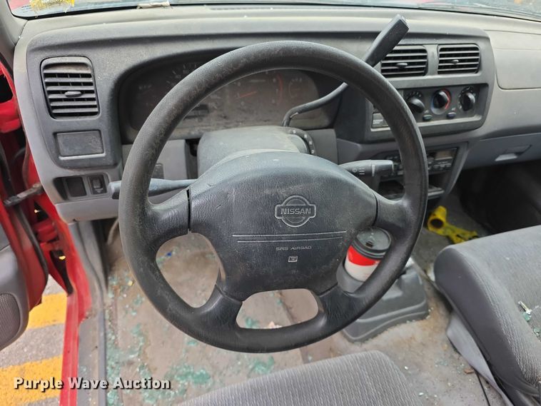 image for item FH7124 2000 Nissan Frontier Ext. Cab pickup truck