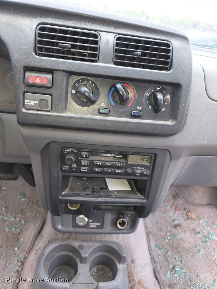 image for item FH7124 2000 Nissan Frontier Ext. Cab pickup truck