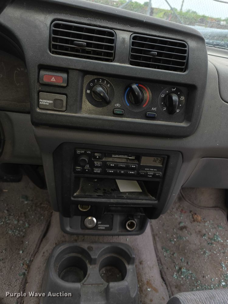 image for item FH7124 2000 Nissan Frontier Ext. Cab pickup truck