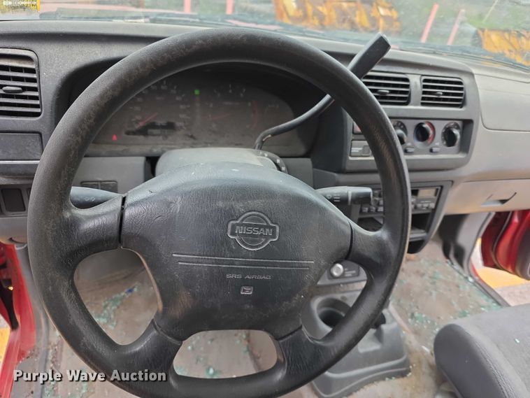 image for item FH7124 2000 Nissan Frontier Ext. Cab pickup truck