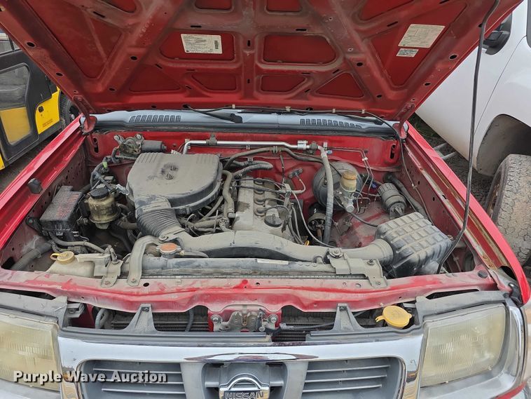 image for item FH7124 2000 Nissan Frontier Ext. Cab pickup truck