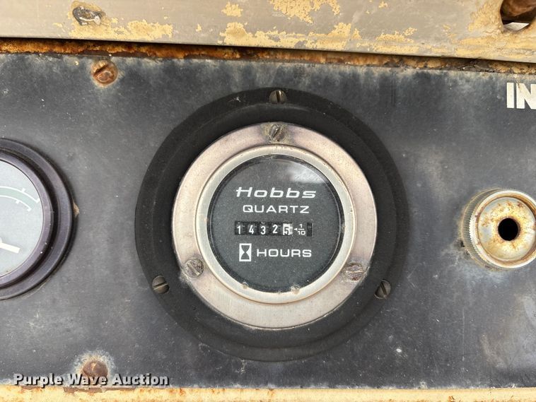 image for item FH7125 1993 Ingeroll-Rand 575T paver