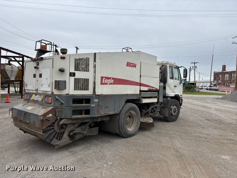 image for item FH7126 2009 Elgin Eagle street sweeper truck