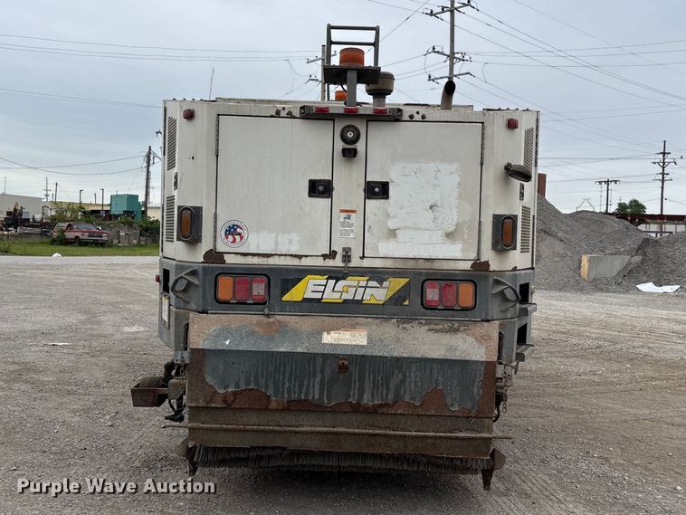 image for item FH7126 2009 Elgin Eagle street sweeper truck