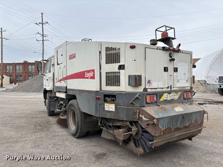 image for item FH7126 2009 Elgin Eagle street sweeper truck