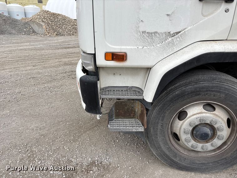 image for item FH7126 2009 Elgin Eagle street sweeper truck