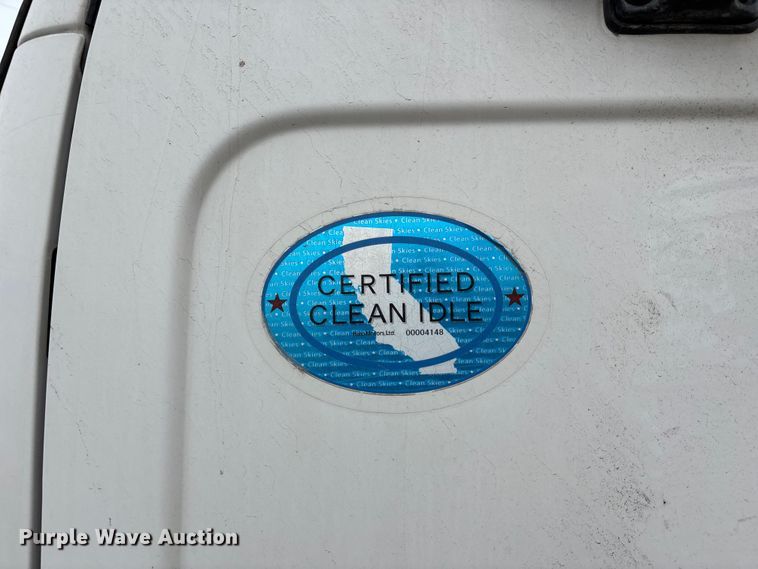 image for item FH7126 2009 Elgin Eagle street sweeper truck