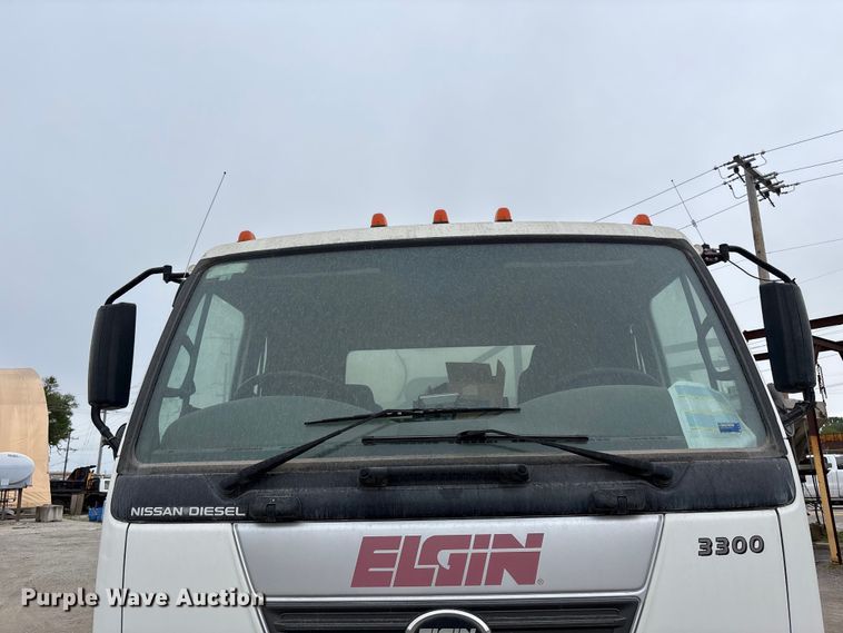 image for item FH7126 2009 Elgin Eagle street sweeper truck