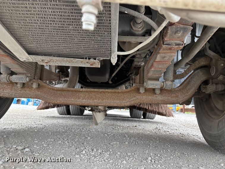 image for item FH7126 2009 Elgin Eagle street sweeper truck