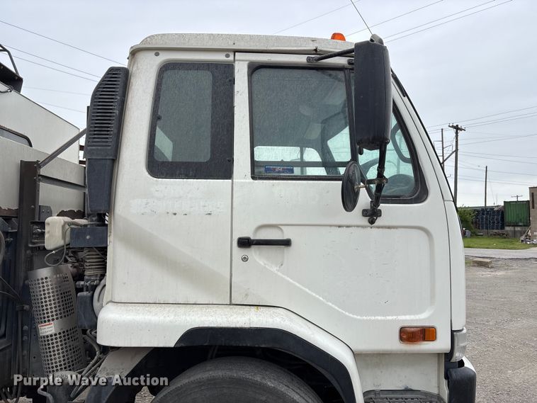 image for item FH7126 2009 Elgin Eagle street sweeper truck